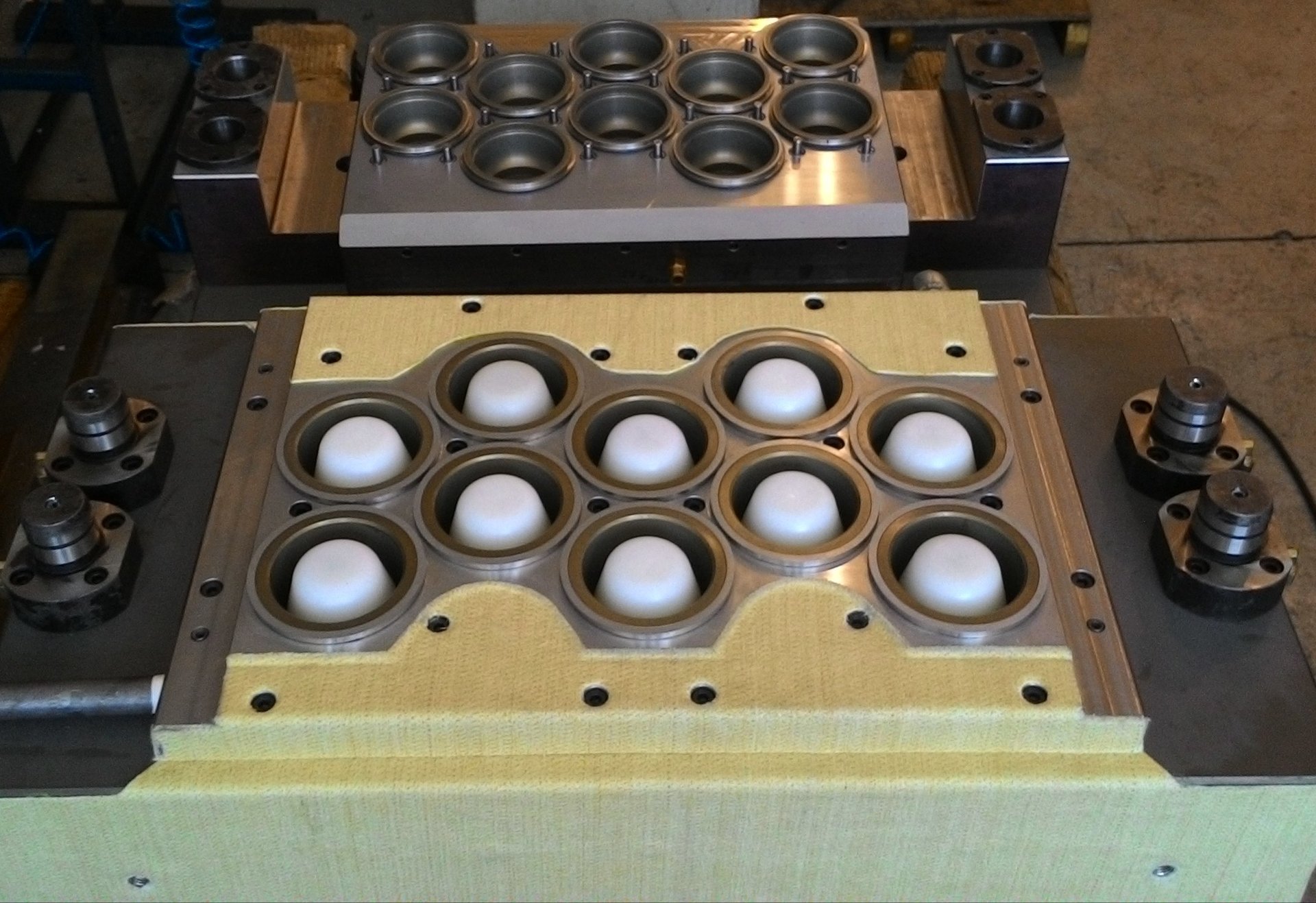 Fabricação e manutenção de moldes — foto 1 de 2 — Aldek Ferramentaria